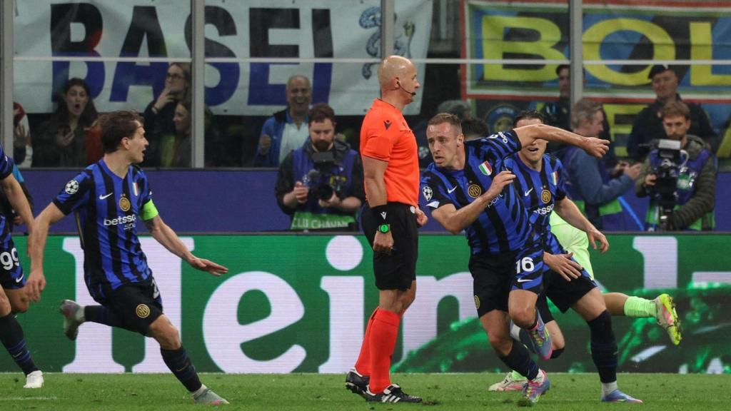 Frattesi marca el gol de la victoria del Inter contra el Barça