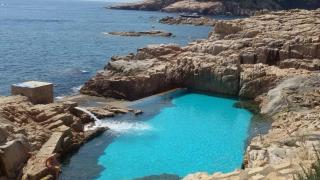 La piscina secreta de la Costa Brava: a tocar del mar y rodeada de un hermoso paisaje