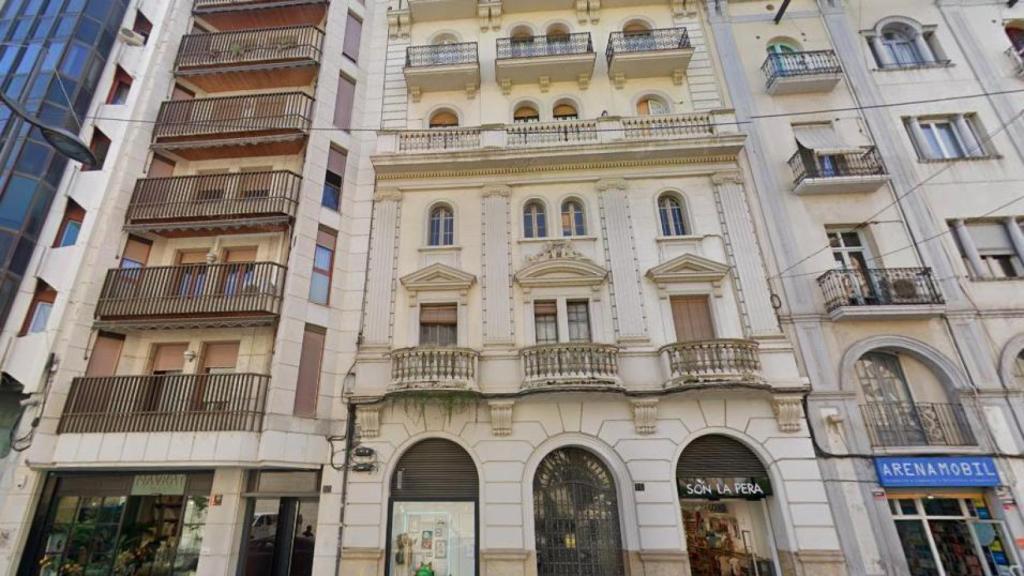Se vende: piden tres millones de euros por este edificio histórico de Lleida de 1934