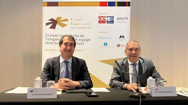 El country manager de BBVA en España, Peio Belausteguioitia, y el presidente de Aeball, Santiago Ballesté