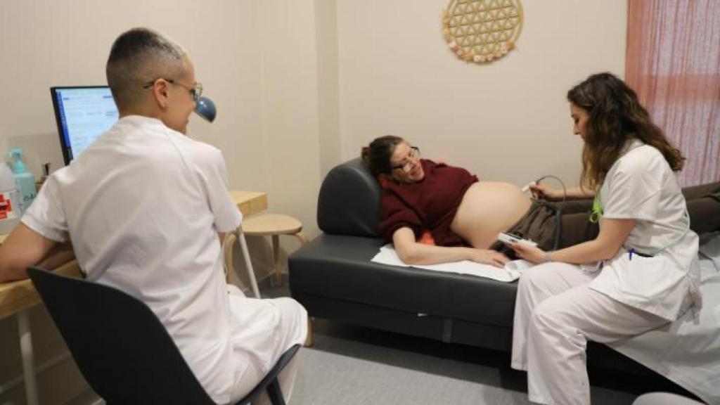 Una embarazada atendida en Casa Laietània