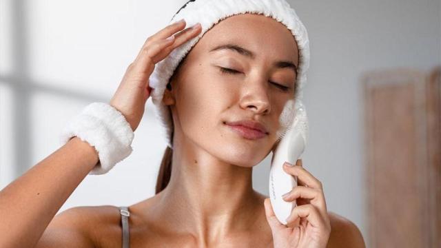 Este es el limpiador masajeador facial de Cecotec que todas quieren en rutina de belleza