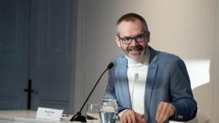 El exvicepresidente del Parlament, Josep Costa, dando una rueda de prensa sobre el supuesto espionaje con Pegasus, en el Col·legi de Periodistes el 6 de febrero de 2025