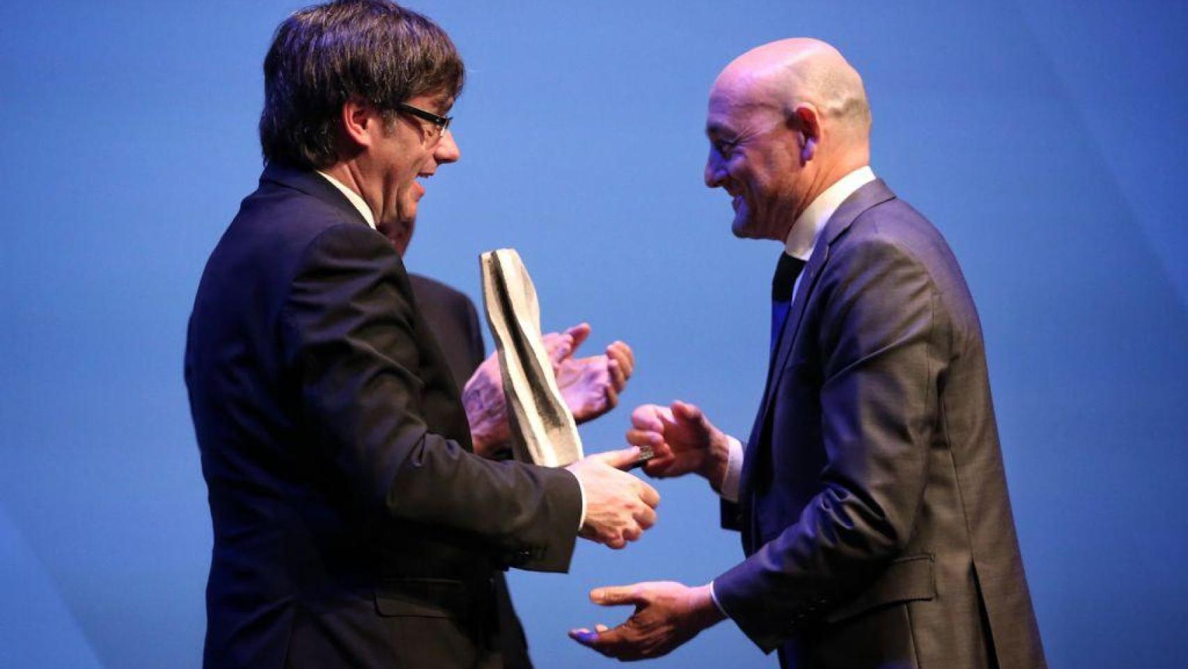 Lluís Torner, exfundador y director del ICFO, con el 'expresident' Carles Puigdemont