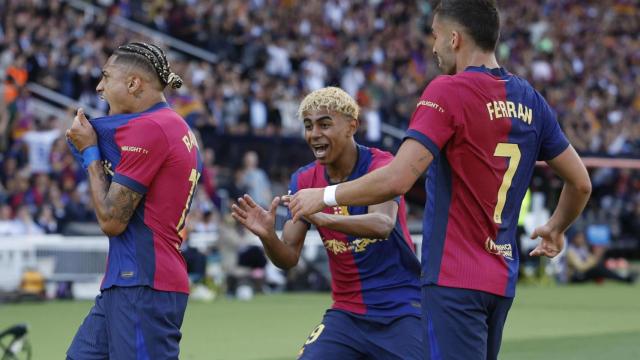 Los futbolistas del Barça celebran un gol al Real Madrid