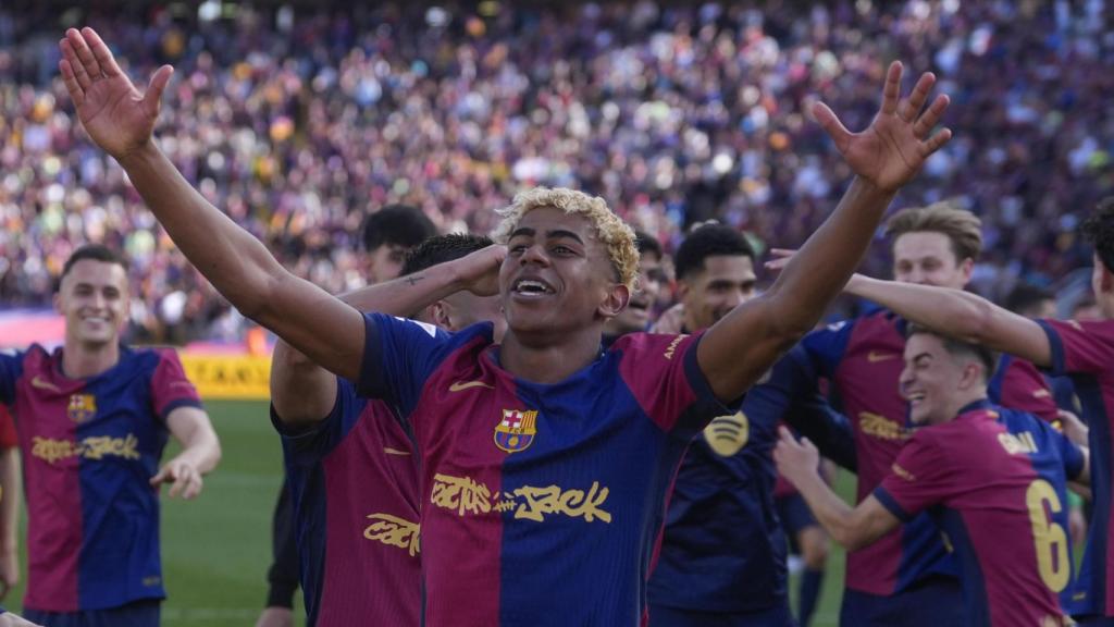 Lamine Yamal celebra la victoria del Barça contra el Real Madrid en el clásico de Montjuïc