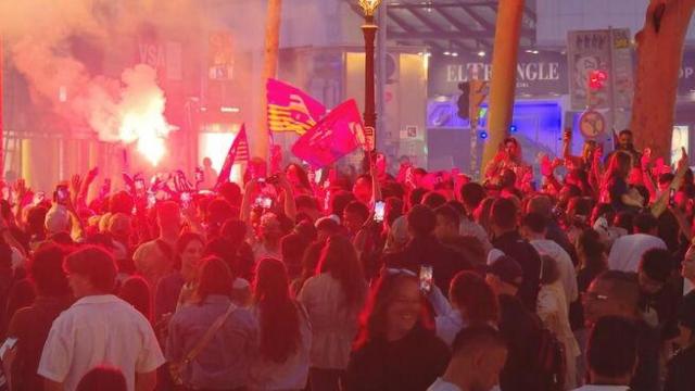 Los aficionados del Barça vuelven a Canaletas tras tumbar al Real Madrid: ahora solo falta celebrar la Liga