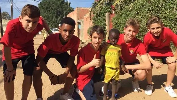 Víctor Muñoz, el primer per l'esquerra, al costat de Fermín i Balde a la Masia
