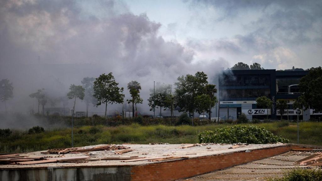 Nube tóxica provocada por el incendio en Vilanova i la Geltrú