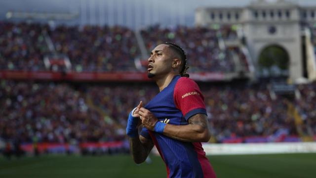 Raphinha celebra uno de sus goles al Real Madrid en Montjuïc, que facturó un récord de 13,8 millones en ticketing