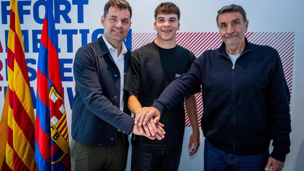 Jofre Torrents, junto a Joan Soler y Alexanko, firma su renovación con el Barça