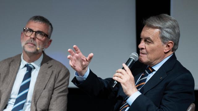 El expresidente de la Generalitat Artur Mas, en el acto 'De vocación, político', moderado por el 'exconseller' Santi Vila