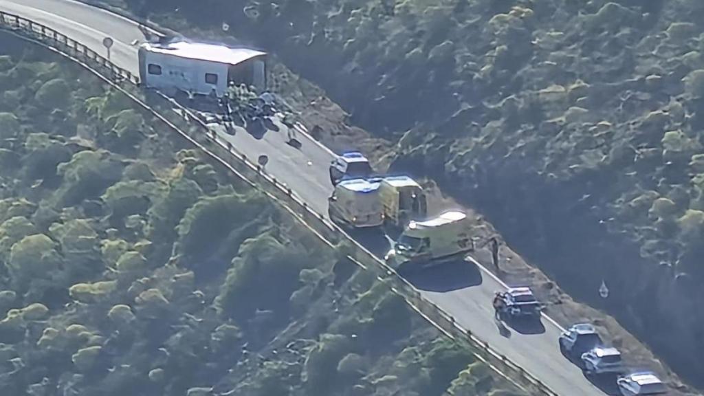 Vista de la asistencia que se ha dado a los afectados por el accidente de autobús, en La Gomera.