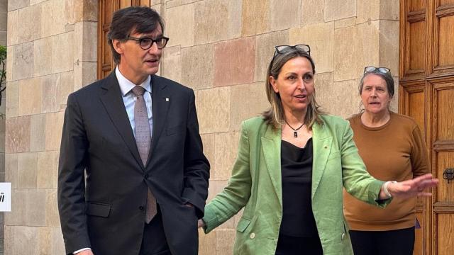 El presidente, Salvador Illa, junto a la consellera Eva Menor en el acto institucional por el Día Mundial contra la LGTBIfobia este martes.