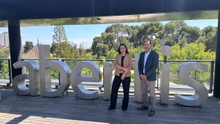 Laura Moreno, cofundadora y directora ejecutiva de EarthPulse y Antonio Durán, Responsable Global de Innovación de Abertis