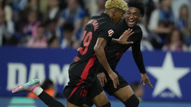 Lamine Yamal celebra su golazo contra el Espanyol en el derbi catalán