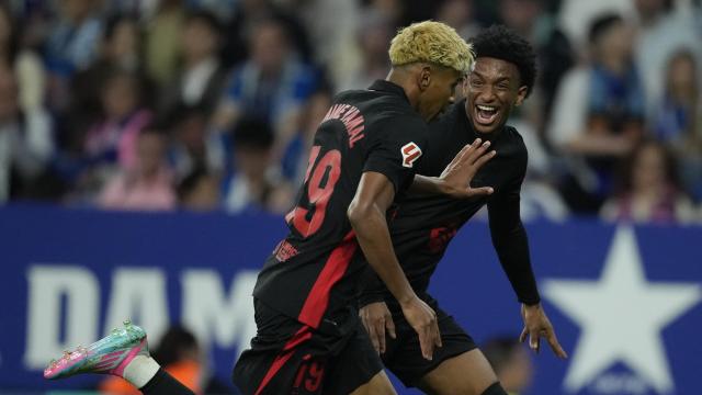Lamine Yamal celebra su golazo contra el Espanyol en el derbi catalán