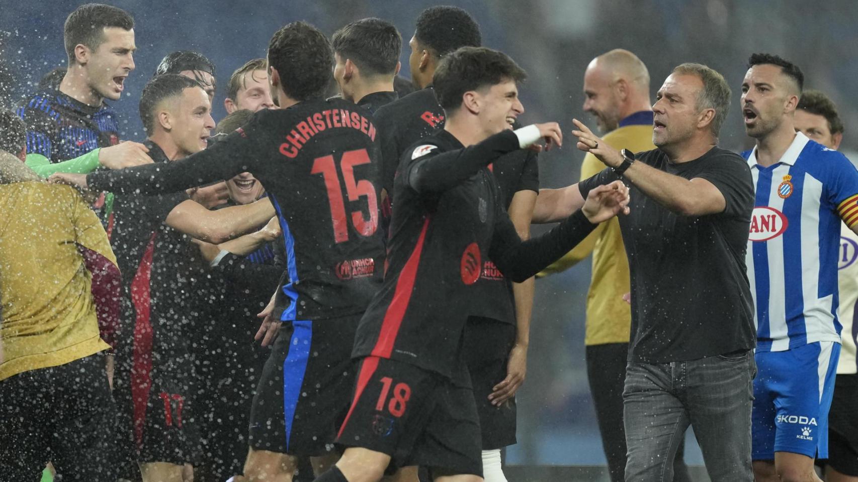 Los futbolistas del Barça celebran la Liga