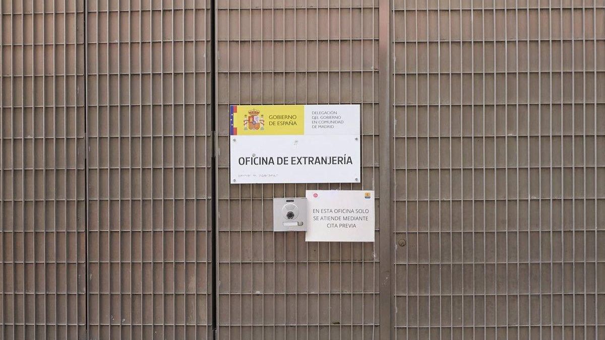 La placa de una oficina de Extranjería española en una imagen de archivo