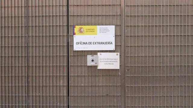 La placa de una oficina de Extranjería española en una imagen de archivo