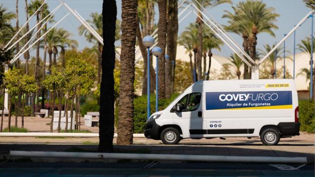 Furgoneta moderna de alquiler