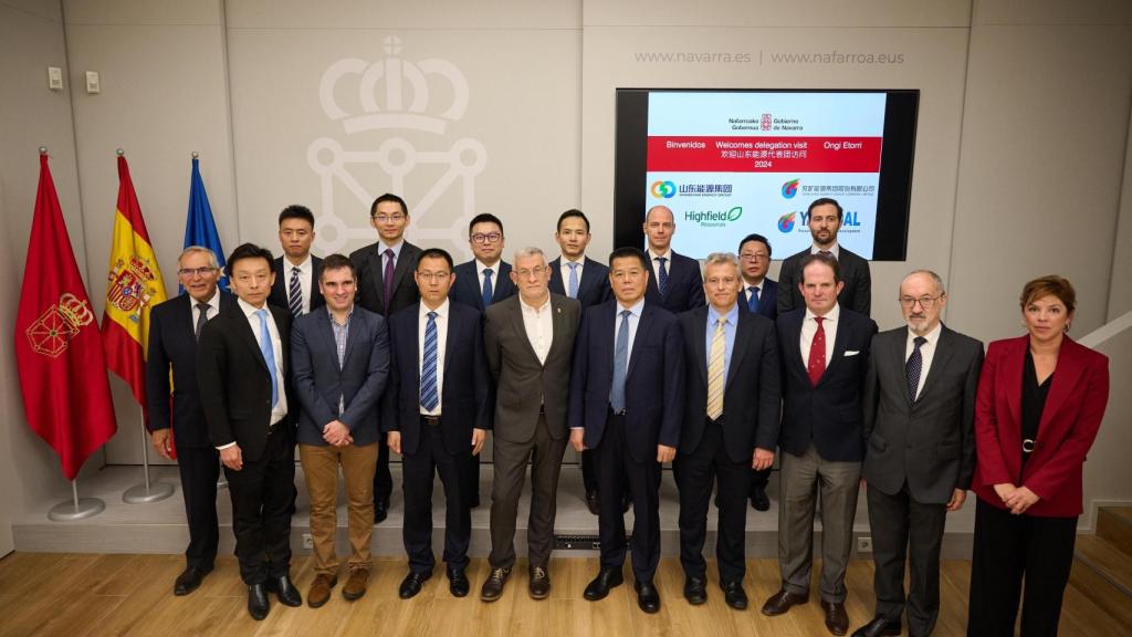 El vicepresidente Taberna con representantes de las empresas chinas y representantes de Geoalcali y Highfield Resources