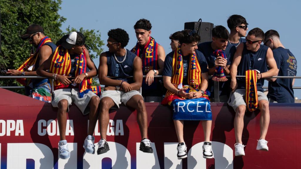 Las jóvenes promesas del Barça, en la rúa por Barcelona
