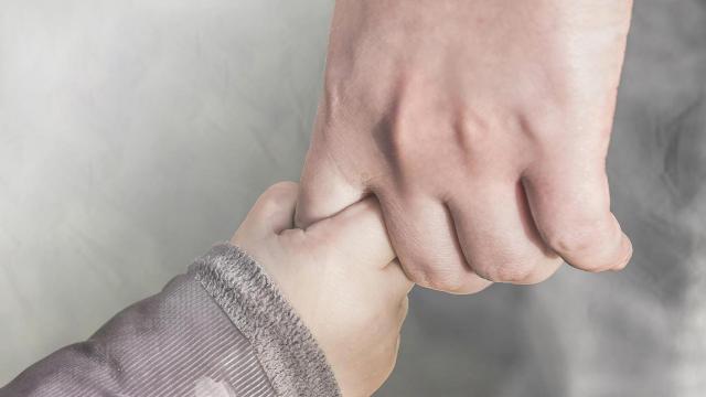 La familia de acogida es una opción que se da en el sistema catalán para los menores tutelados por la Generalitat.