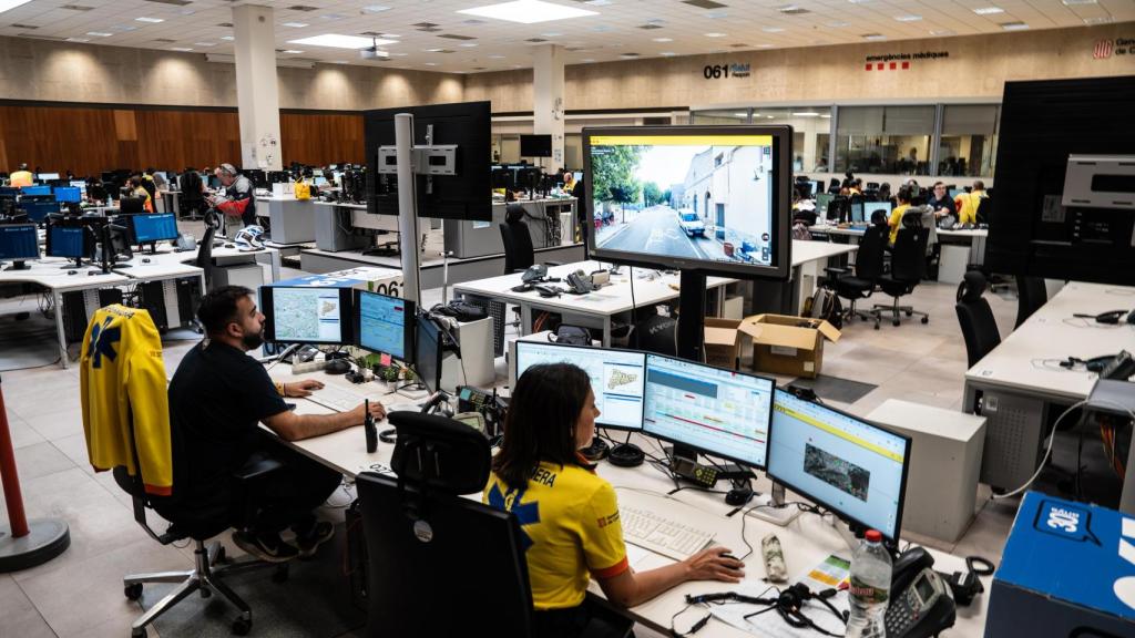 La Mesa de Vuelo de la Unidad de Medios Aéreos en la Central de Coordinación Sanitaria (CECOS), en L'Hospitalet de Llobregat (Barcelona)