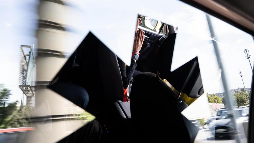 La unidad 'Premsa 01' del SEM, con un equipo de Crónica Global