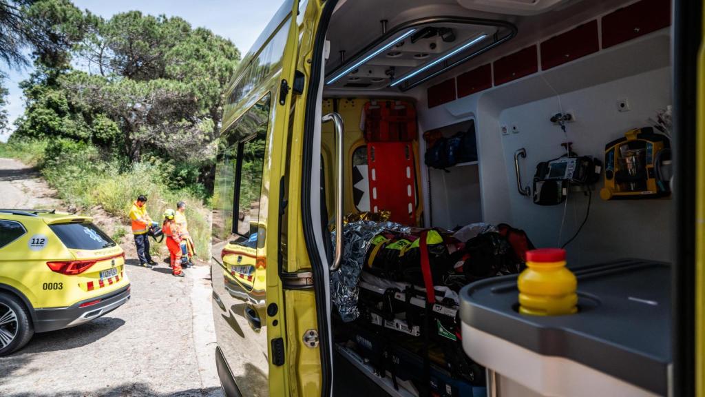 Asistencia a un ciclista herido en una carretera secundaria de Caldes de Montbui (Barcelona)
