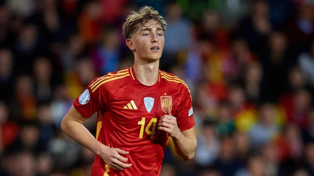 Dean Huijsen con la selección española