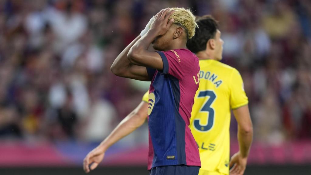 Lamine Yamal es lamenta després de la remuntada del Vila-real al Barça a Montjuïc