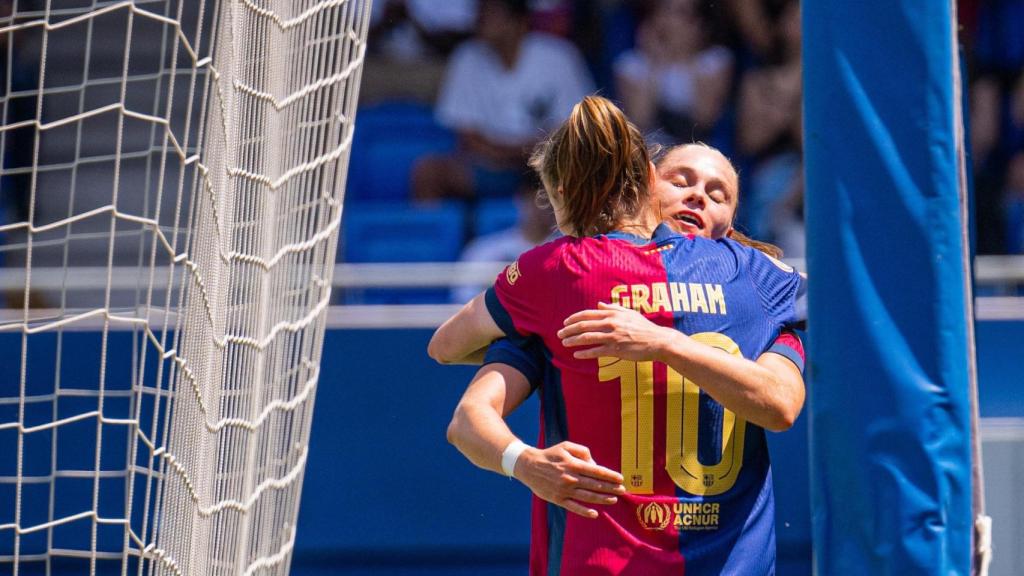 Ewa Pajor y Graham Hansen se funden en un abrazo en el Barça Femenino-Athletic