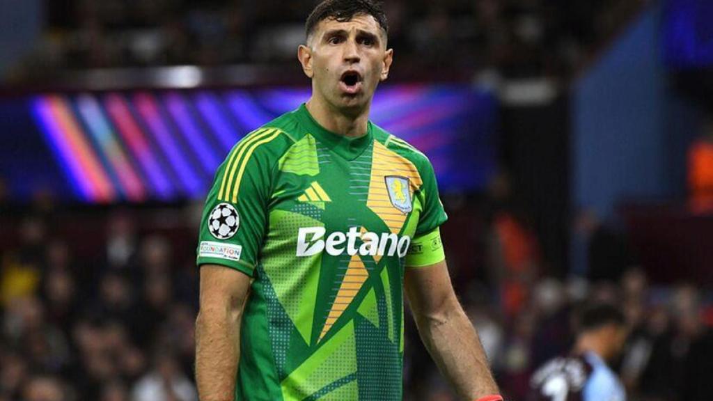 Dibu Martínez, con el Aston Villa