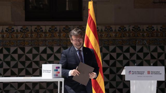 El 'conseller' Francesc Xavier Vila, durante la firma del Pacte Nacional per la Llengua