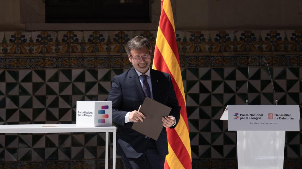 El 'conseller' Francesc Xavier Vila, durante la firma del Pacte Nacional per la Llengua