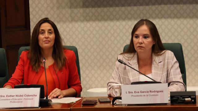 La 'consellera' de Educació i FP de la Generalitat, Esther Niubó, este lunes en la comisión del Parlament
