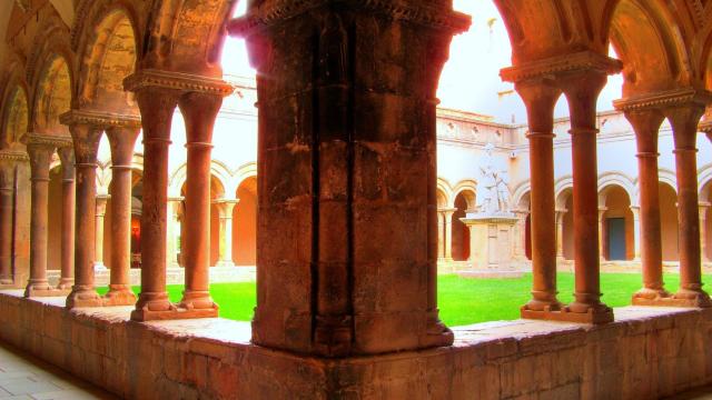 El monasterio catalán escondido en las montañas de Cataluña: un patrimonio histórico que oculta un restaurante