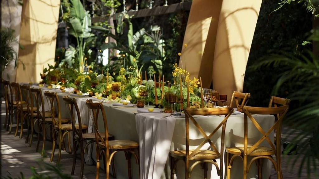 Una de las mesas del restaurante Catalina de Gavà Mar