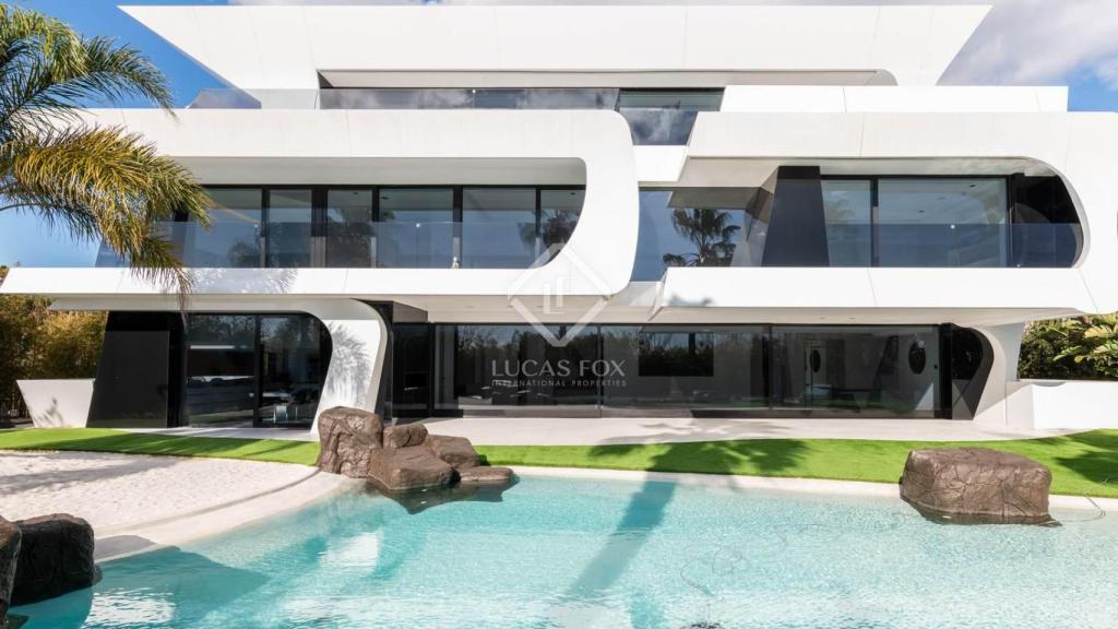 La casa de Víctor Valdés des de l'exterior a l'anunci de venda