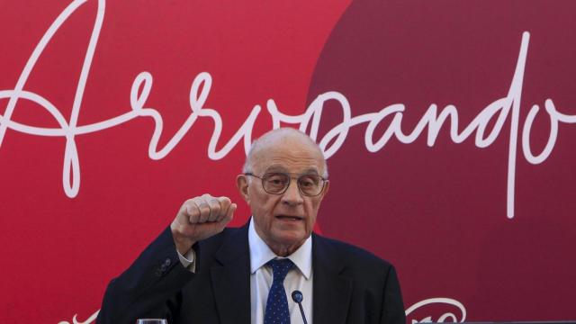 El presidente de Banco Sabadell, Josep Oliu, pronuncia una conferencia organizada por la Cámara Business Club