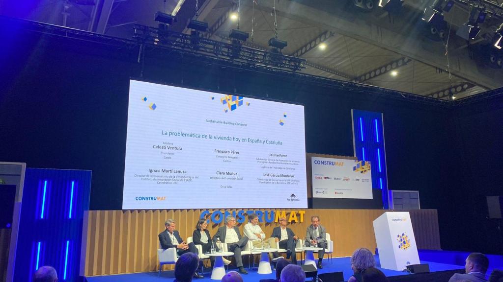 Jaume Fornt, subdirector general de Vivienda Protegida y Fondos Residenciales Asociados de la Agència de l'Habitatge de Catalunya, durante su intervención en el foro Construmat 2025