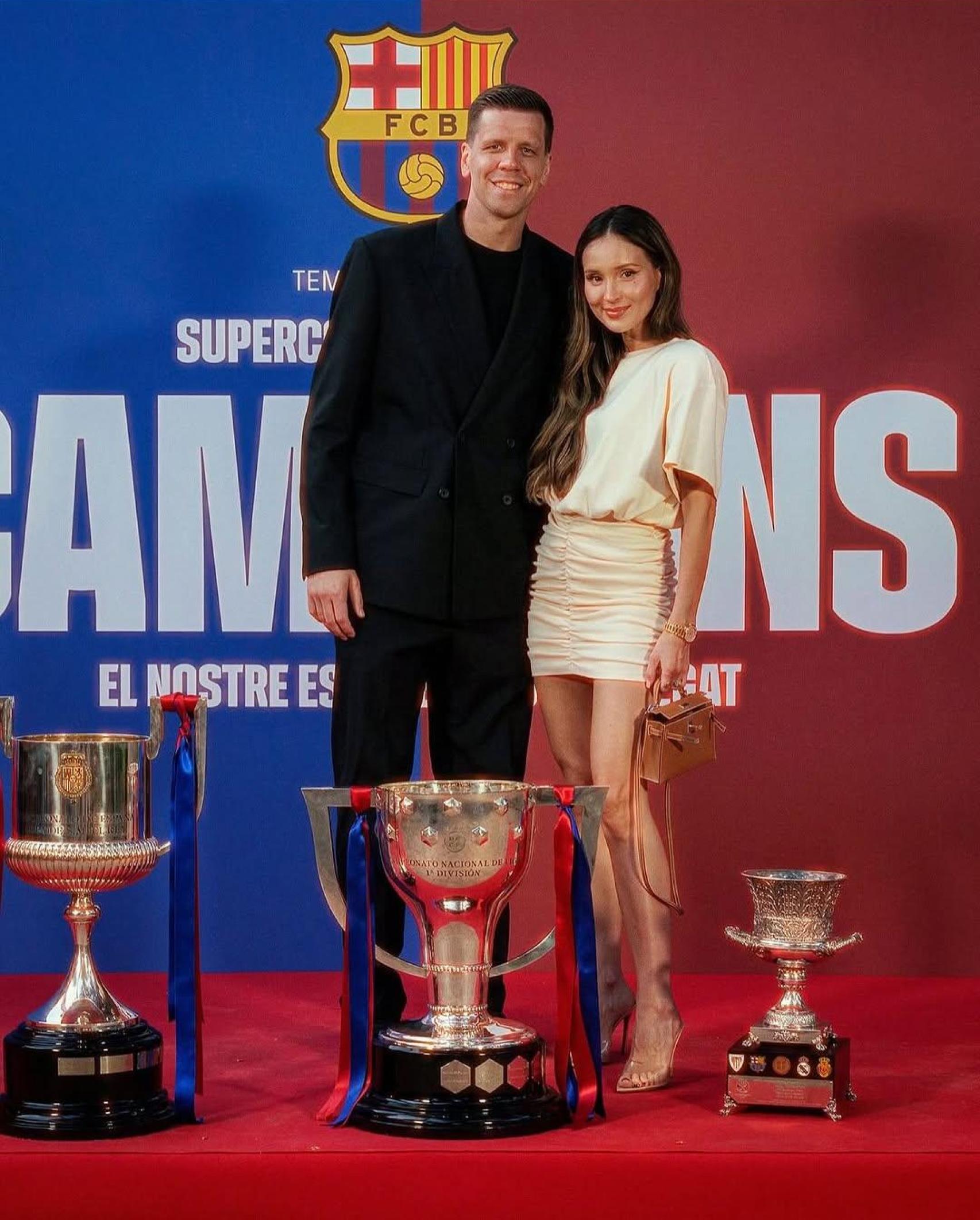 Wojciech Szczesny y su esposa Marina Luczenco, en la cena de celebración de la Liga del Barça
