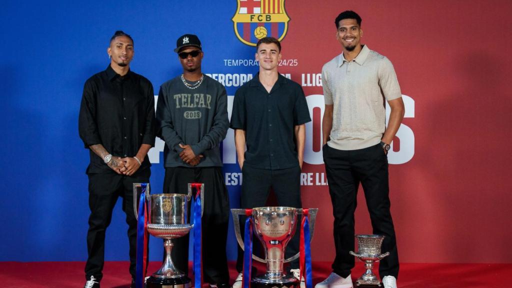 Raphinha, Ansu Fati, Gavi y Ronald Araujo, en la cena de celebración del Barça