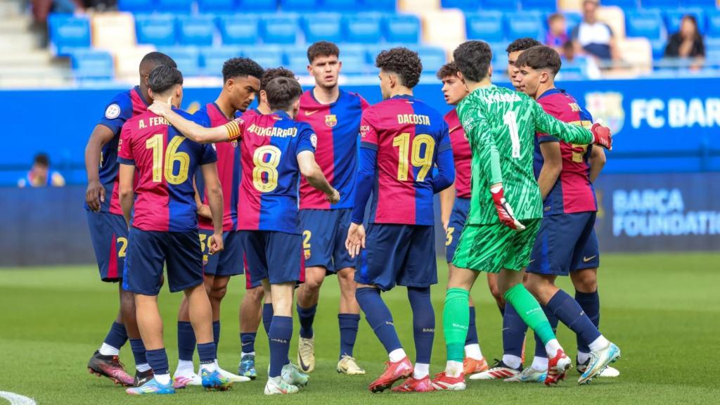 Los jugadores del Barça B hacen piña en la derrota contra el Amorebieta