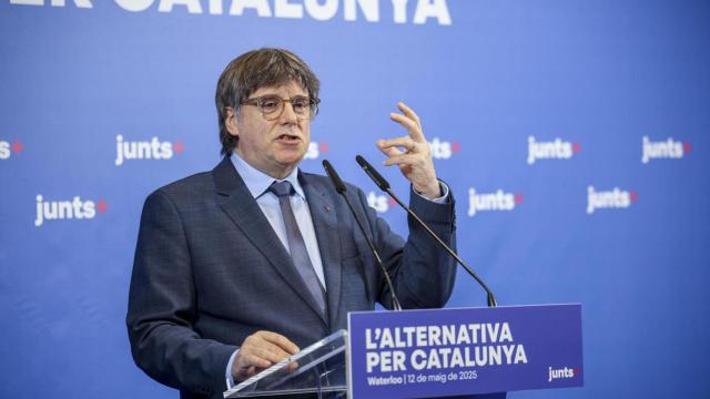 El expresidente catalán Carles Puigdemont en una intervención pública durante la reunión del grupo parlamentario de Junts en Waterloo