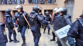 Policía Nacional durante el referéndum del 1-O