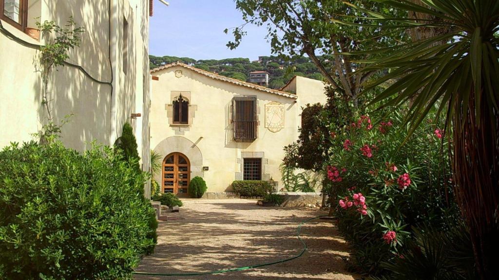 El pueblo de las mansiones de lujo a media hora de Barcelona, Cabrera