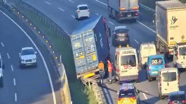 Un camión accidentado en Subirats